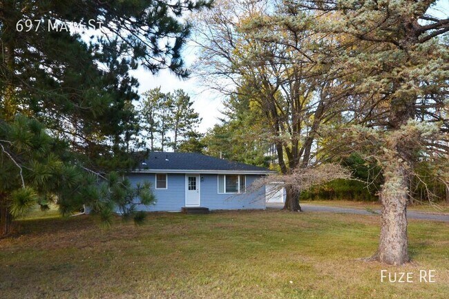 697 Main St in Circle Pines, MN - Building Photo - Building Photo