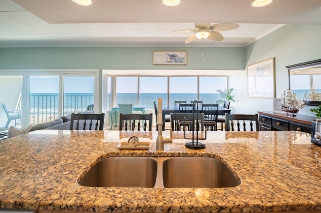 222 Carolina Beach Ave N in Carolina Beach, NC - Building Photo - Building Photo