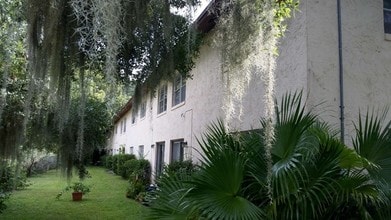 Tha Palms Apartments in Crescent City, FL - Foto de edificio - Building Photo