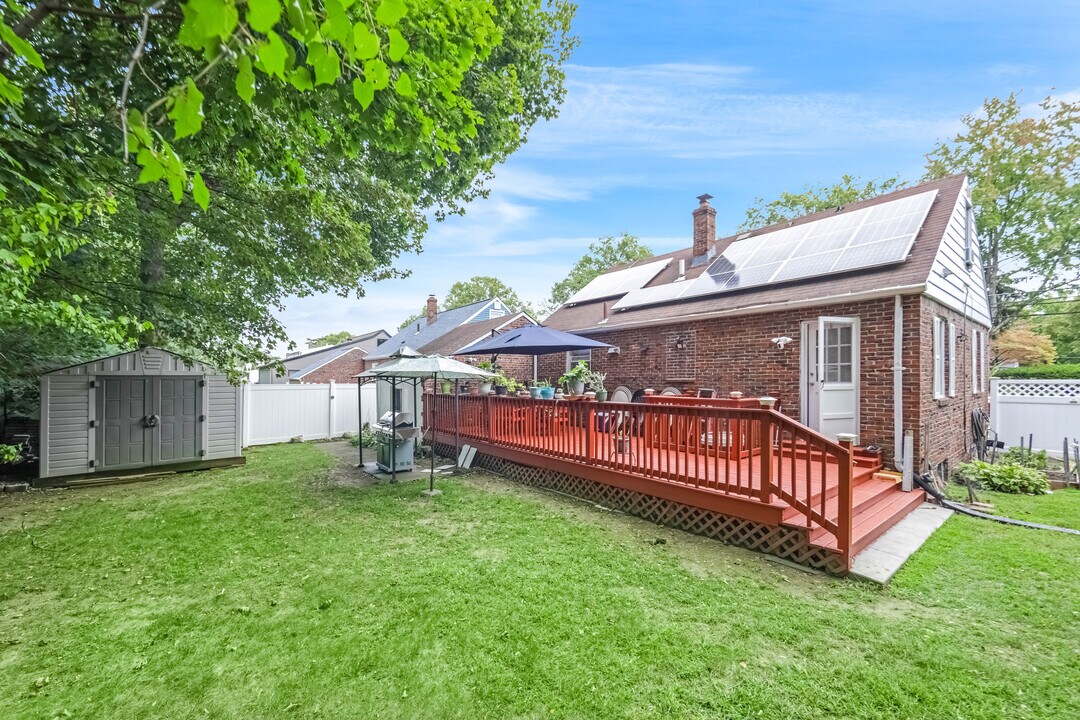 236 Knickerbocker Rd in Dumont, NJ - Building Photo