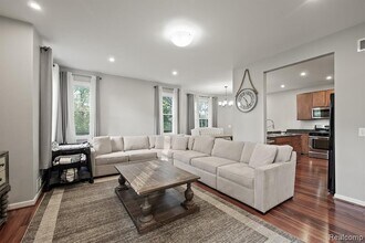 2136 Brock St in Keego Harbor, MI - Foto de edificio - Building Photo