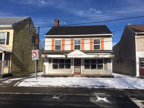 1611 Main St in Pleasant Valley, NY - Building Photo - Building Photo