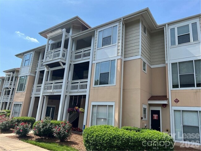 17919 Kings Point Dr in Cornelius, NC - Building Photo - Building Photo