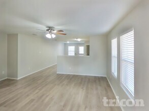 439 Eisenhower Ln in Lavon, TX - Foto de edificio - Building Photo