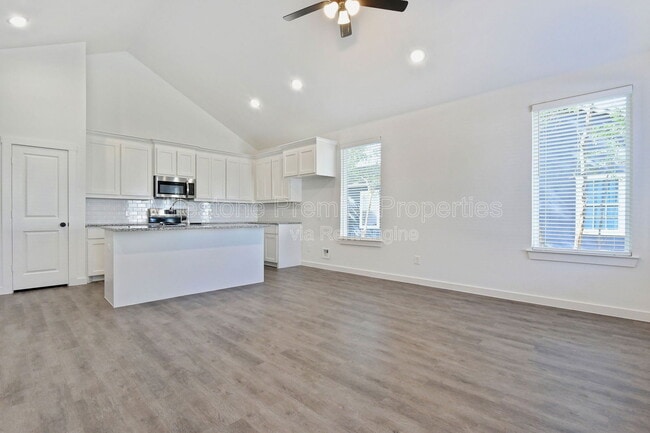 718 W Texas St in Denison, TX - Building Photo - Building Photo