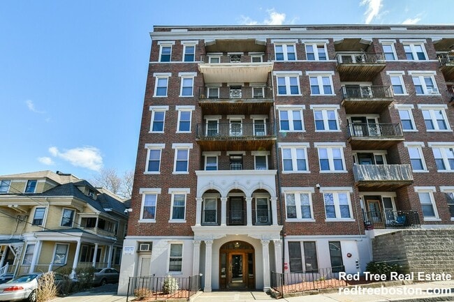 28 Quint Ave in Boston, MA - Foto de edificio - Building Photo