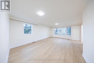 154 Fitzgibbon Ave in Toronto, ON - Building Photo - Building Photo