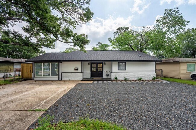 4010 Ella Blvd in Houston, TX - Building Photo - Building Photo