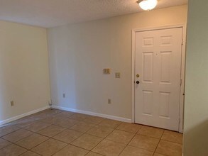 9481 Highland Oak Dr-Unit -1803 in Tampa, FL - Foto de edificio - Building Photo