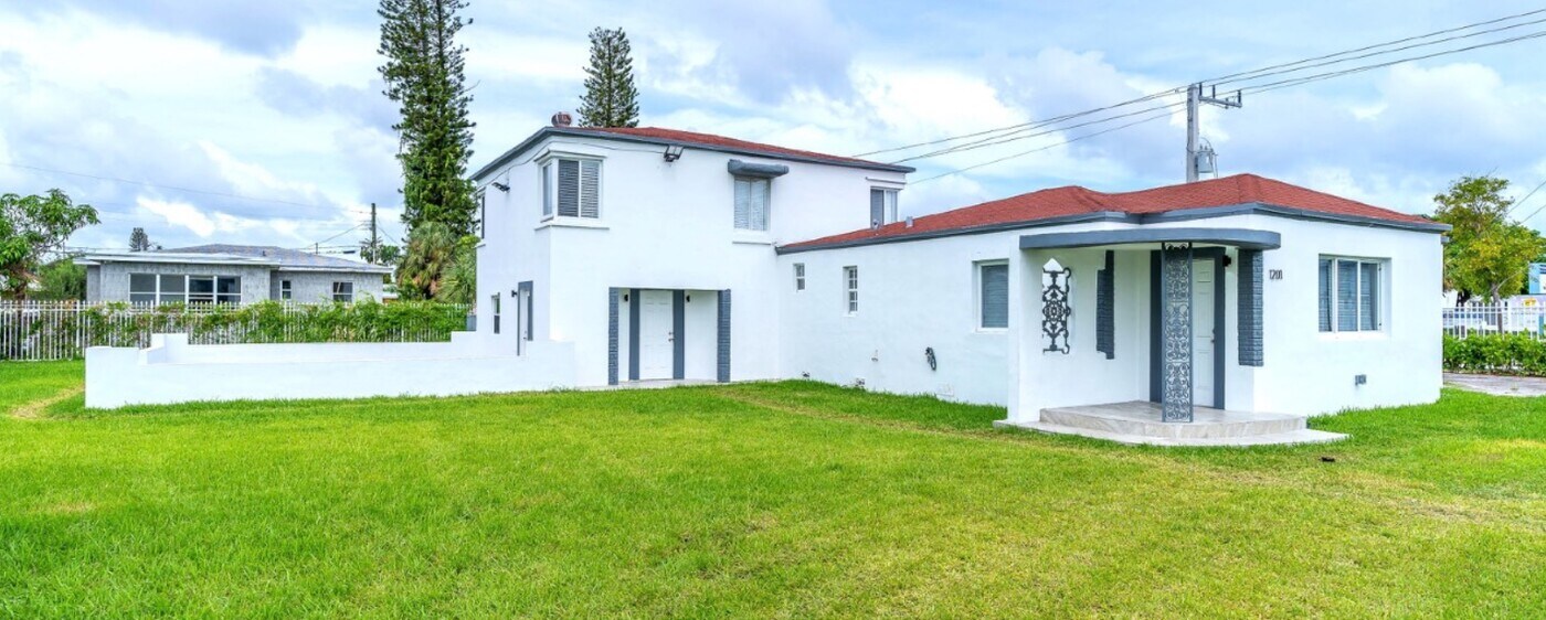 1201 NW 67th St in Miami, FL - Foto de edificio