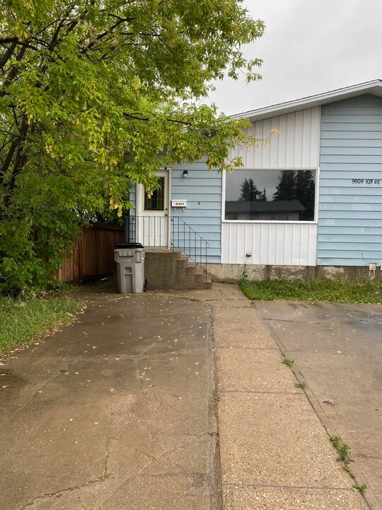 9509 103 Ave in Grande Prairie, AB - Building Photo