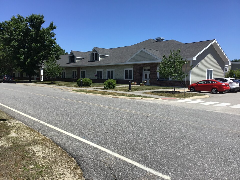 Village Green 55 Plus Community in Cumberland, ME - Foto de edificio