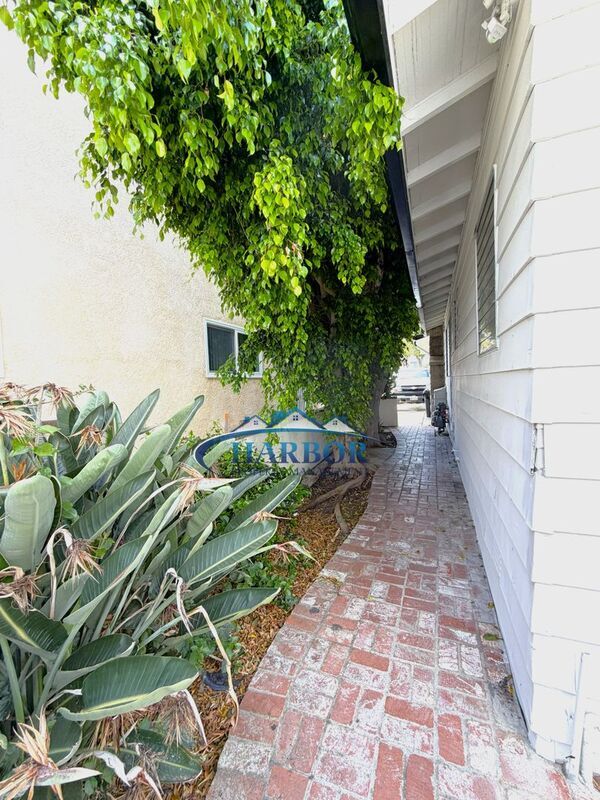 1054 W 23rd St in Los Angeles, CA - Building Photo - Building Photo