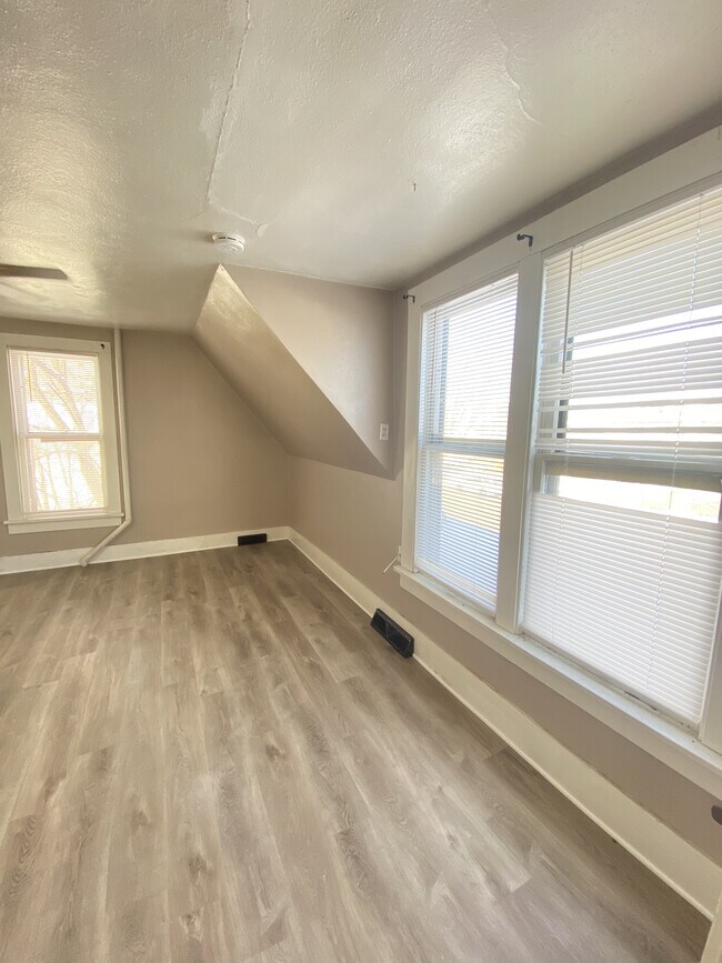 403 W 6th St in Cedar Falls, IA - Building Photo - Building Photo