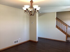 1305 Bassett Dr in Joliet, IL - Building Photo - Building Photo