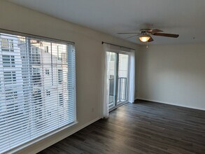 323 Queen Anne Ave N, Unit 509 in Seattle, WA - Building Photo - Building Photo