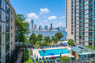 355 S End Ave in New York, NY - Building Photo - Building Photo