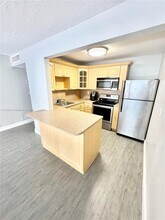 10400 SW 108th Ave in Miami, FL - Building Photo - Building Photo