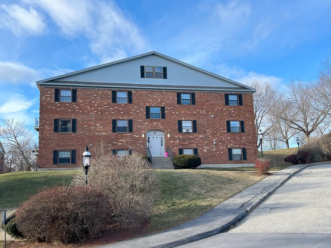 4 Fairview Ave in Derry, NH - Building Photo - Building Photo