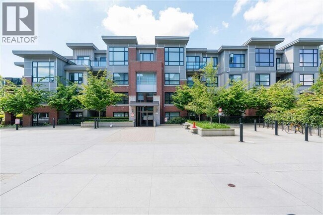 7058 14th Ave in Burnaby, BC - Building Photo - Building Photo