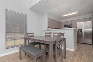 810 Dunson Glen Dr in Houston, TX - Building Photo