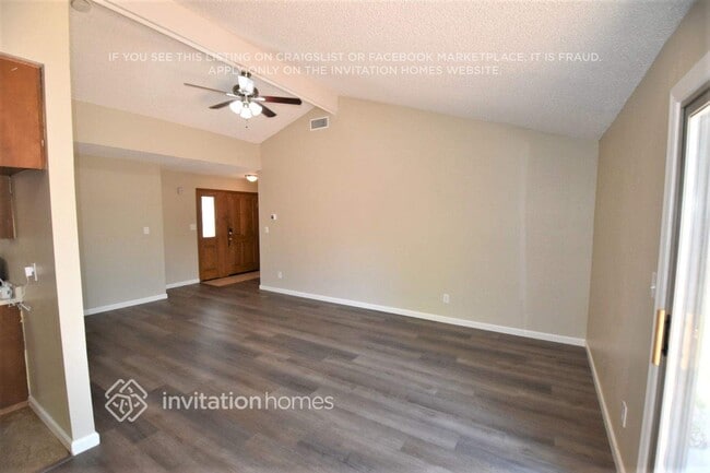 6165 Carl Sandburg Cir in Sacramento, CA - Building Photo - Building Photo