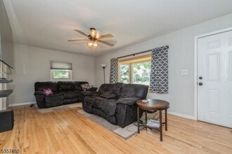 8 Millbrook Rd in Washington, NJ - Building Photo - Building Photo