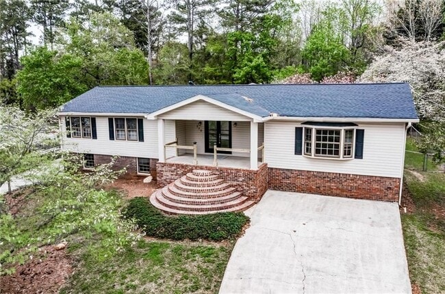 770 Pine Lake Dr NW