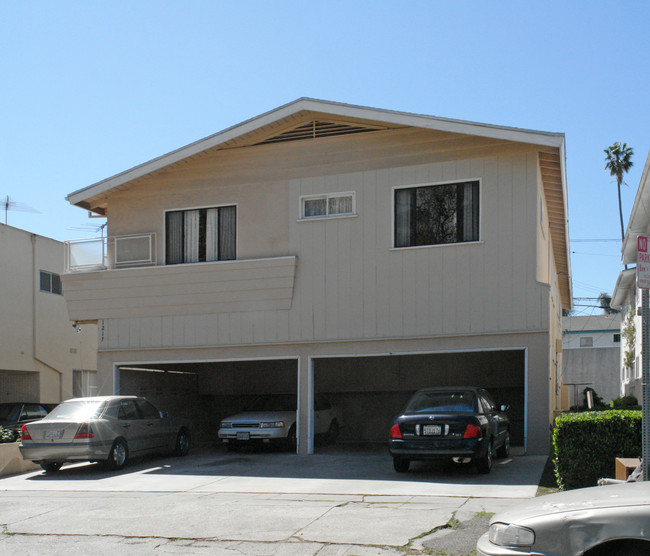 1217 S Sherbourne Dr in Los Angeles, CA - Building Photo - Building Photo