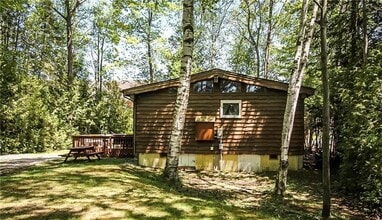 236 Zoo Park Rd in Wasaga Beach, ON - Building Photo - Building Photo