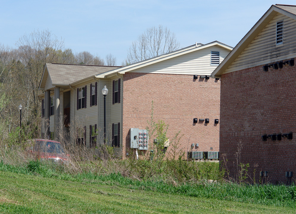 Building 5 in Charleston, WV - Building Photo