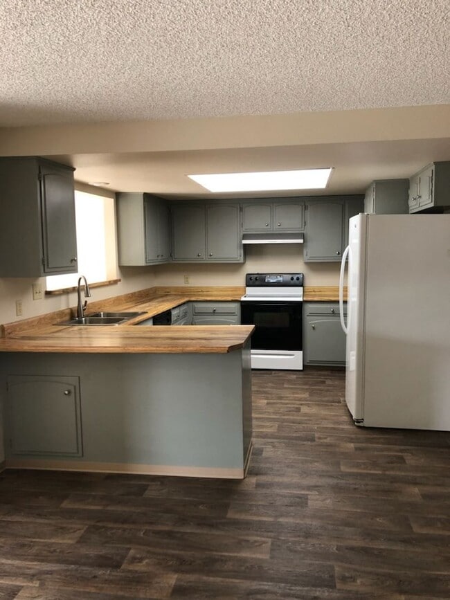 2419 Stonebrook Dr in Medford, OR - Building Photo - Building Photo