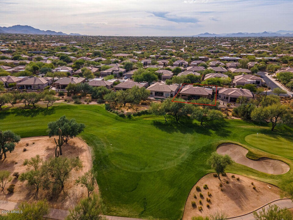 6894 E Thirsty Cactus Ln in Scottsdale, AZ - Foto de edificio