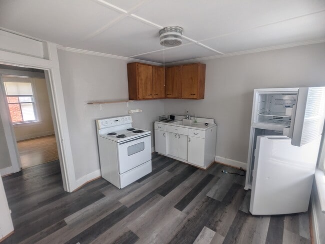 201 Division St, Unit 203 in Bennington, VT - Foto de edificio - Building Photo