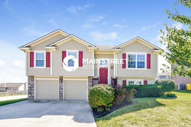 property at 1601 NW Hilltop Ln