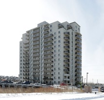 15 & 245 Lena Crescent in Cambridge, ON - Building Photo
