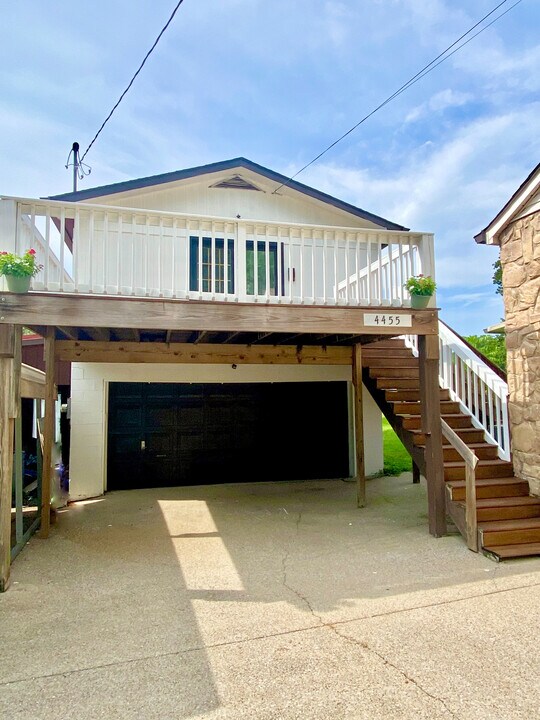 4455 Pecan Valley Rd in Nashville, TN - Building Photo