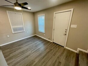 2612 Rogers Ave in Austin, TX - Building Photo - Building Photo