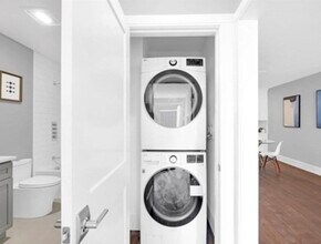 480 W Broadway in Boston, MA - Building Photo - Building Photo