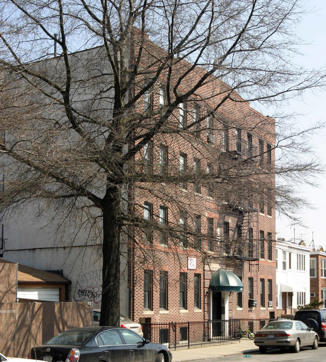 2013 83rd St in Brooklyn, NY - Foto de edificio