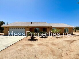 15601 Sultana St in Hesperia, CA - Building Photo