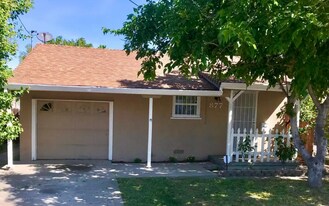 877 Eleanor Ave in Sacramento, CA - Building Photo