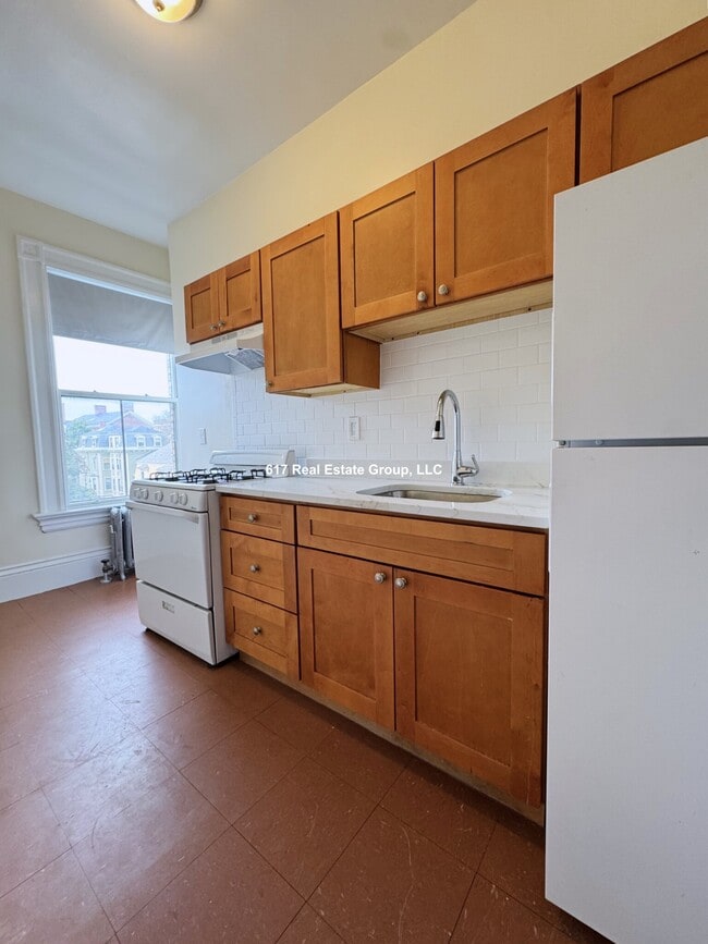 2 Ware St in Cambridge, MA - Building Photo - Building Photo