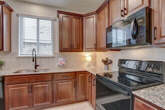 165 Pivot Dr in Taylor, TX - Building Photo - Building Photo