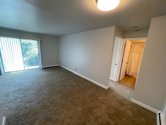 932 W Rollins Rd in Round Lake Heights, IL - Building Photo - Building Photo