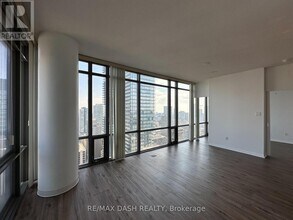 38 Grenville St in Toronto, ON - Building Photo - Building Photo