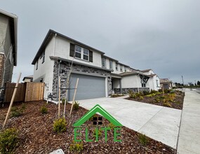3041 Palo Alto St in Roseville, CA - Building Photo - Building Photo