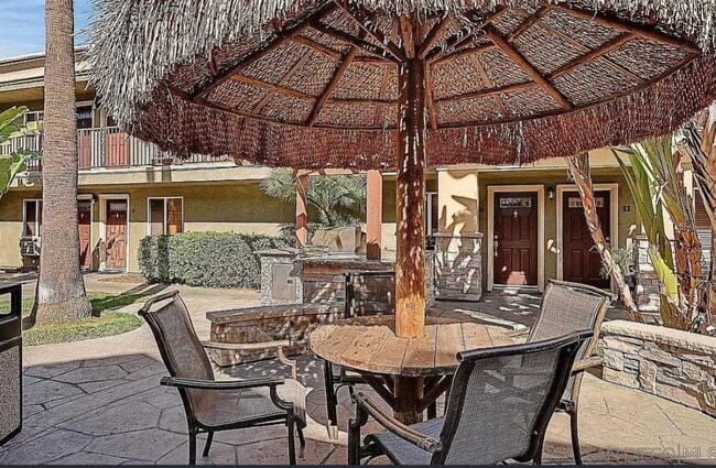 800 N Mollison Ave in El Cajon, CA - Building Photo - Building Photo