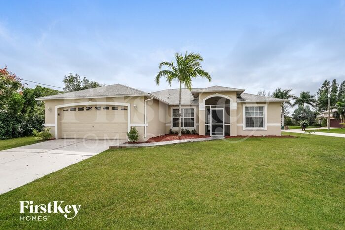 318 SW 13th St in Cape Coral, FL - Building Photo