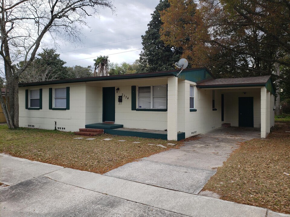 2334 Rogero Rd in Jacksonville, FL - Building Photo